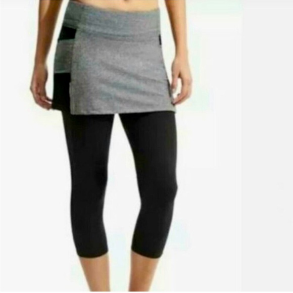 Athleta Be Free 2 in 1 Capri Skirted Leggings Reflective Athletic Skirt SM - Picture 1 of 8